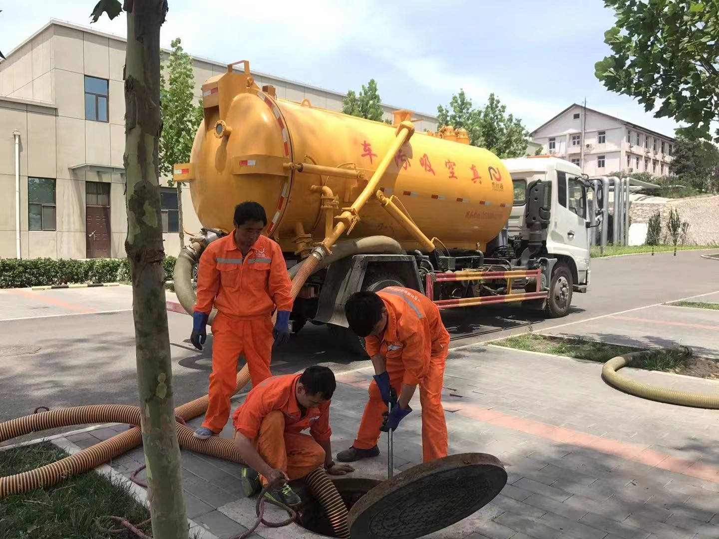 蒙山化粪池清理与5-8吨吸粪车施工效率分析